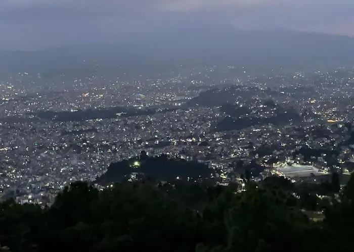 ホテル Nagarjun Palace カトマンズ